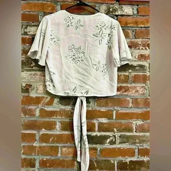 Show Me Your Mumu Lavender Cropped Tie Front Floral Top Size XS - Picture 6 of 7